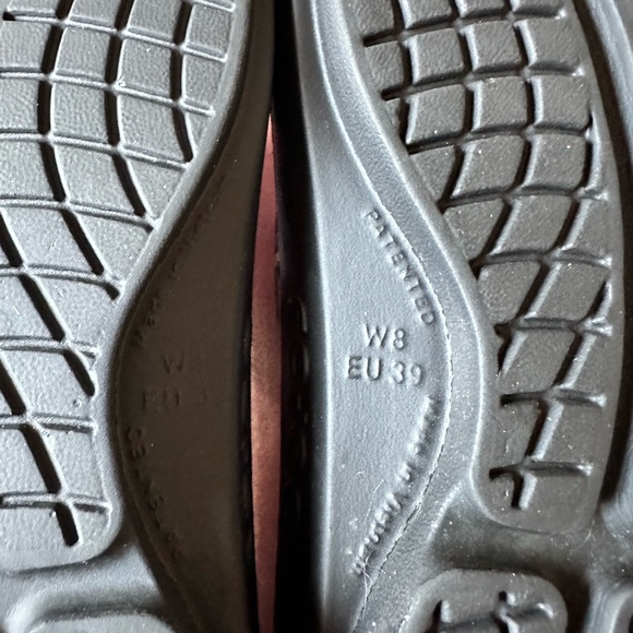 OOFOS Sandal OOlala Luxe Sandal - Patent Technology for feet! Green camo… - Picture 6 of 9